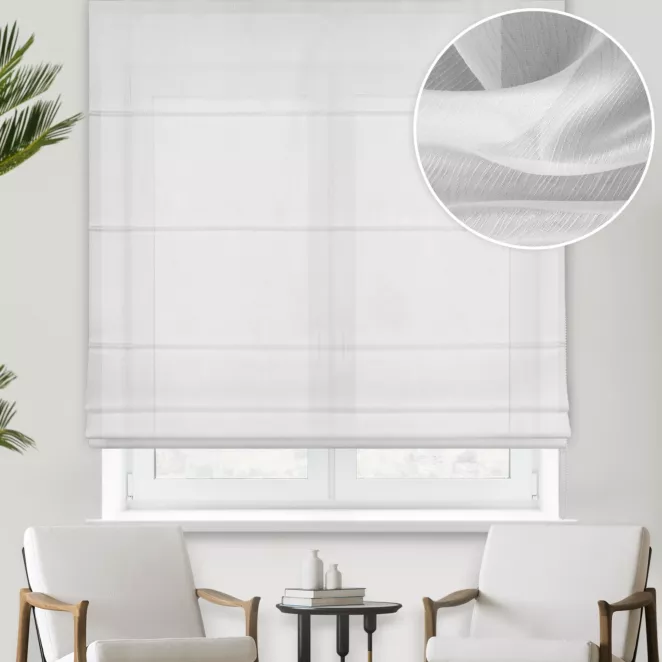Roleta rzymska biała z miękkiej tkaniny, pokryta strukturalnym, fantazyjnym wzorem