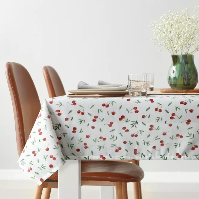 Obrus na stół plamoodporny 110x140 cm biało, czerwony z motywem wiśni - CHERRY