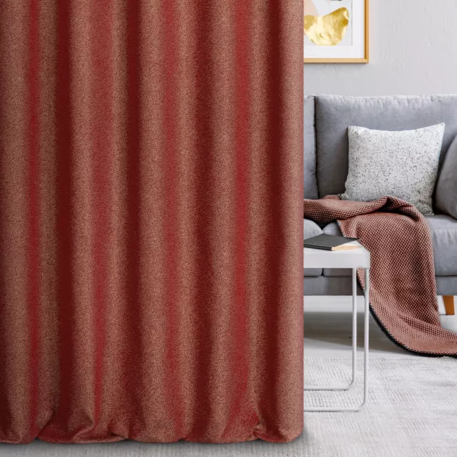 Zasłona szyta na taśmie 5 cm czerwono kremowa z tkaniny w drobny wzór, przetykany błyszczącą nicią