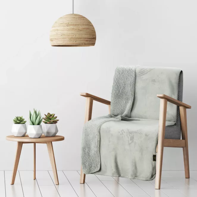 Narzuta, koc na fotel 70x160 cm srebrny z miękkiego polaru ze strukturą baranka TEDY Eurofirany Premium