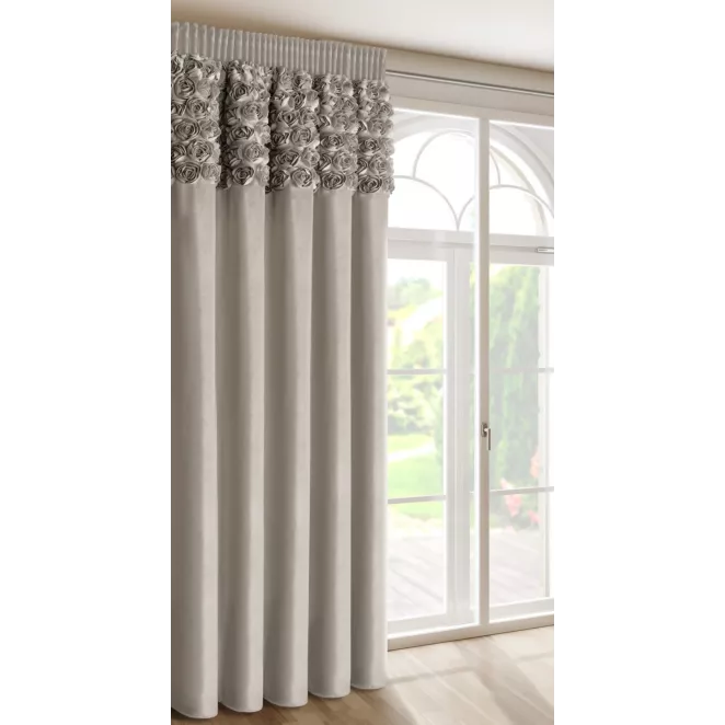Zasłona beżowa z welwetu zdobiona aplikacją 3D róż 140x270 cm taśma - ROSES Eva Minge