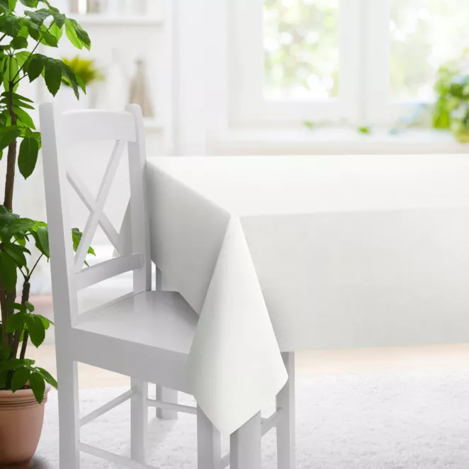 Obrus szyty BRIANNA kremowy miękka szenilowa o wyraźnym splocie i lekkim połysku