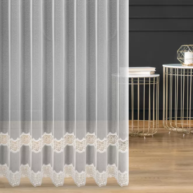 Firana szyta na taśmie 5 cm biała z markizety ozdobionej matową aplikacją