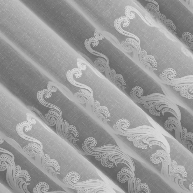 L134/1 Firana szyta na taśmie 5 cm biała z tkaniny typu ETAMINA zdobionej łańcuszkowym haftem