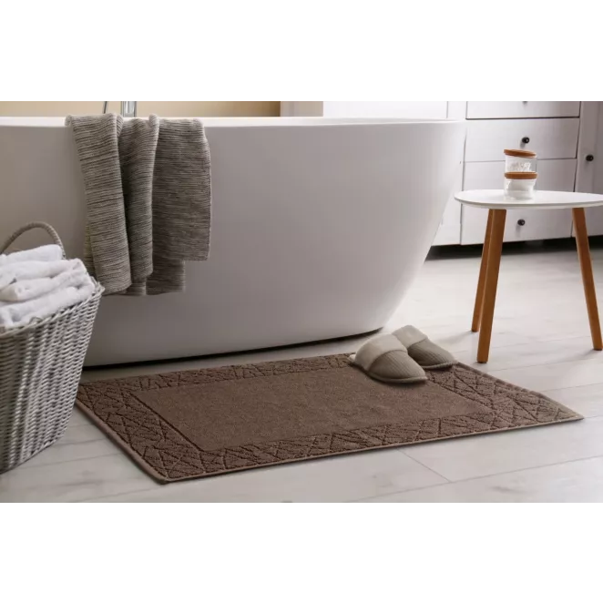 Dywanik łazienkowy NIKA z bawełny zdobiony geometrycznym wzorem