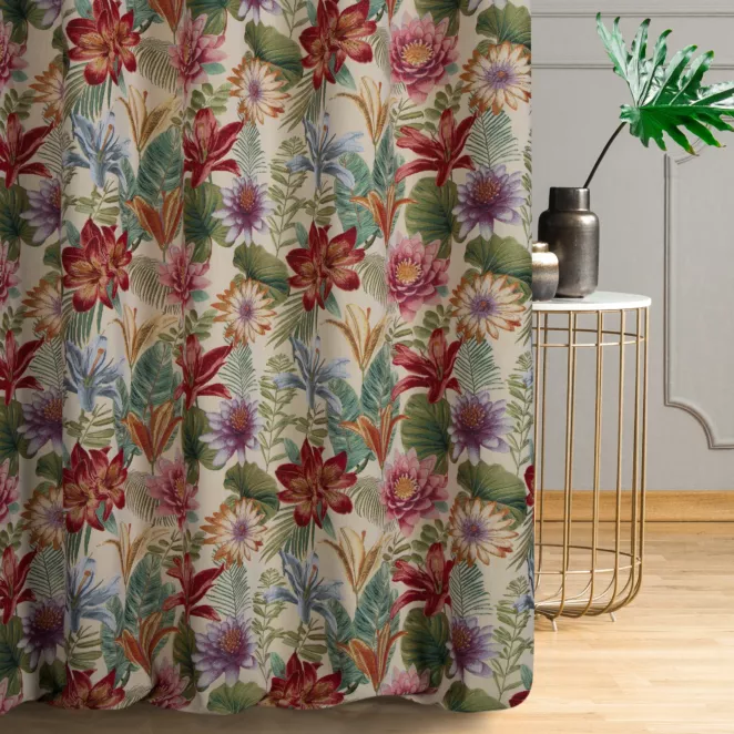 Zasłona szyta na taśmie 5 cm beżowo czerwona z tkaniny gobelinowej w kwiatowy wzór, zawiera 20% bawełny