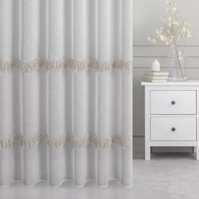 Firana szyta na taśmie 5 cm naturalna z matowej, miękkiej tkaniny ozdobionej szenilowymi frędzlami Italissima Eva Minge