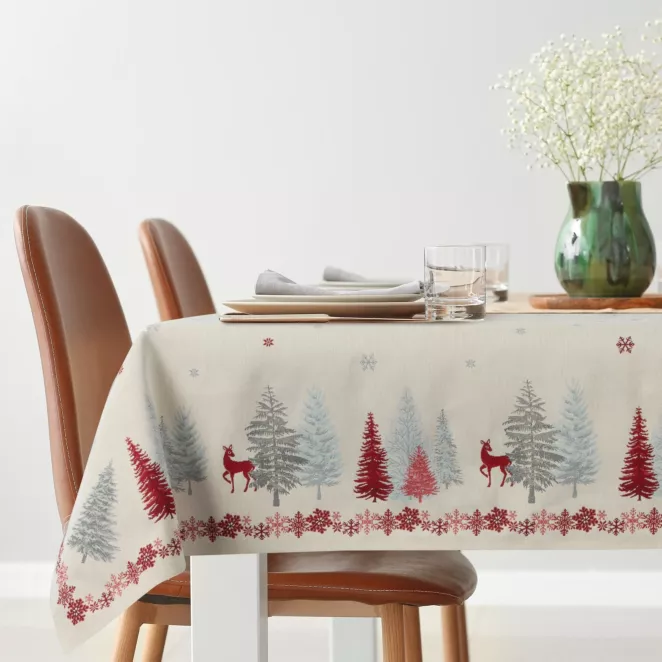 Obrus kremowo, czerwony 140x180 cm gobelinowy z zimowym motywem skandynawskim