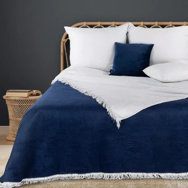 Koc bawełniano-akrylowy 220x240 cm biało, granatowy z frędzlami AKRYL 29 Eurofirany Premium - kolekcja TOLEDO