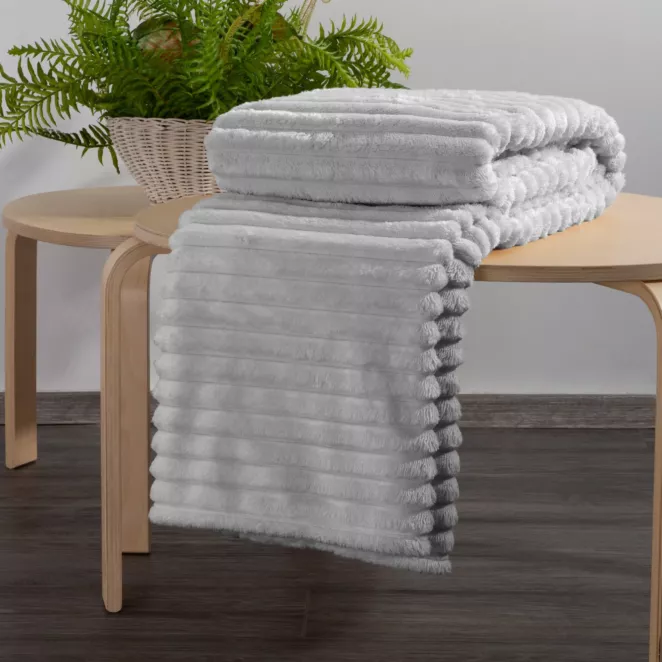 Narzuta na fotel - koc 70x160 cm srebrna z wytłaczanym wzorem i efektem 3D SOFT Design 91