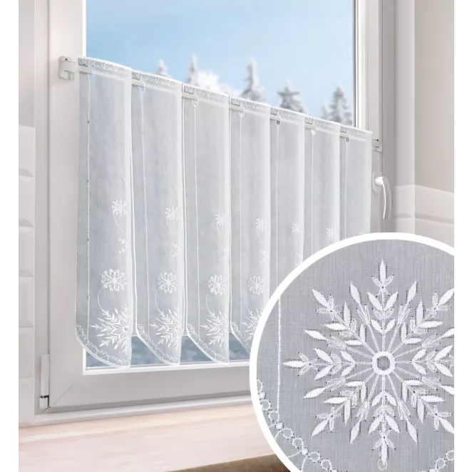 Tkanina firanowa zazdrostka zdobiona świątecznym haftem