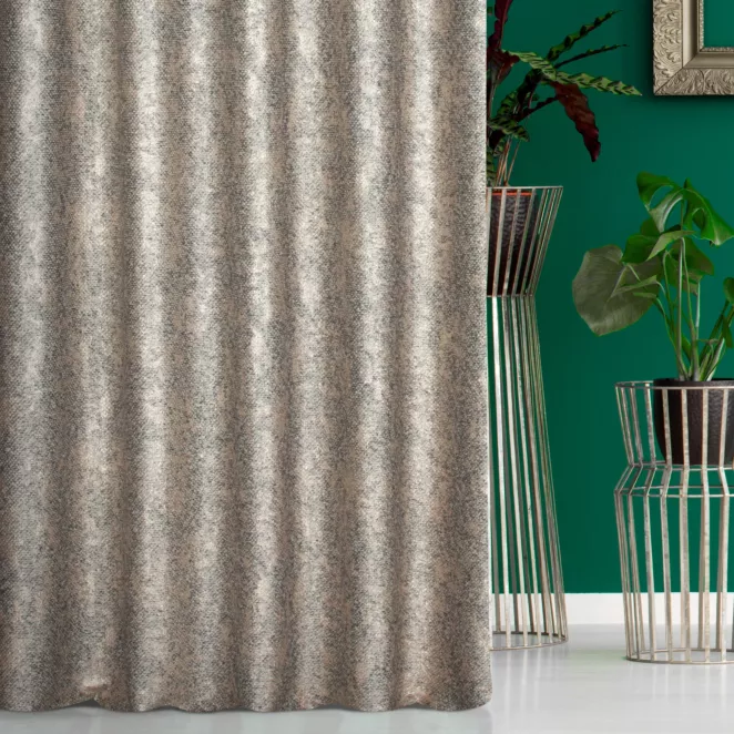 Zasłona szyta na taśmie 5 cm popielato złota z tkaniny o grubym, naturalnym splocie z delikatnym połyskiem