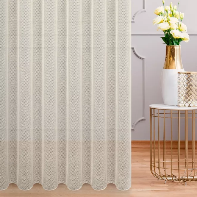 Tkanina firanowa siateczka z delikatnym połyskiem, wykończona obciążnikiem