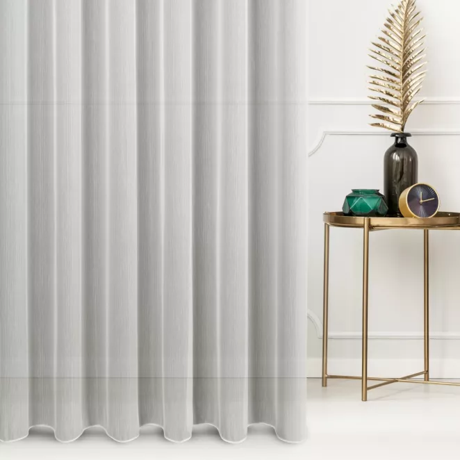 Firana szyta na taśmie 5 cm naturalna z miękkiej, matowej tkaniny o lekkim splocie, wykończona obciążnikiem