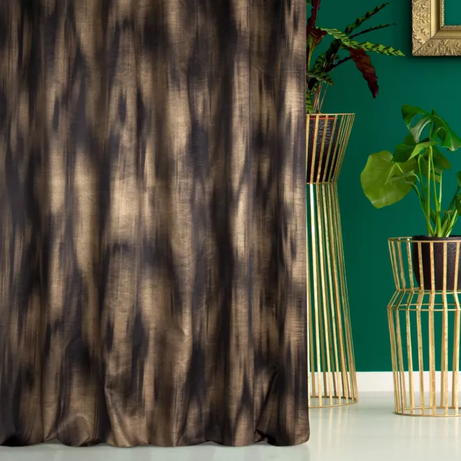 Zasłona szyta na taśmie 5 cm czarno złota z tkaniny satynowej z połyskliwym nadrukiem Italissima Eva Minge