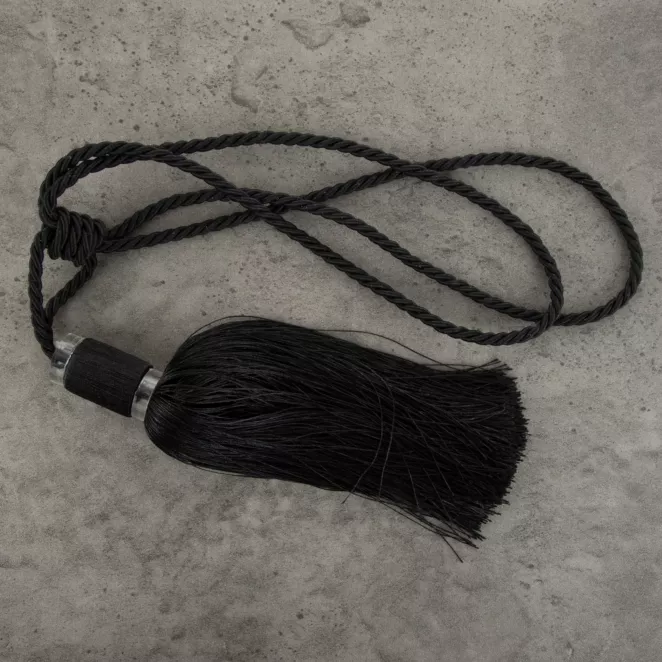 Dekoracyjny sznur do zasłon MILA z puszystym chwostem