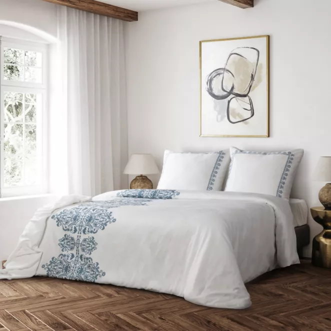 Ekskluzywna pościel 220x200 cm bawełniana kolor biały, ciemnoniebieski z ornamentowym wzorem Reina Line