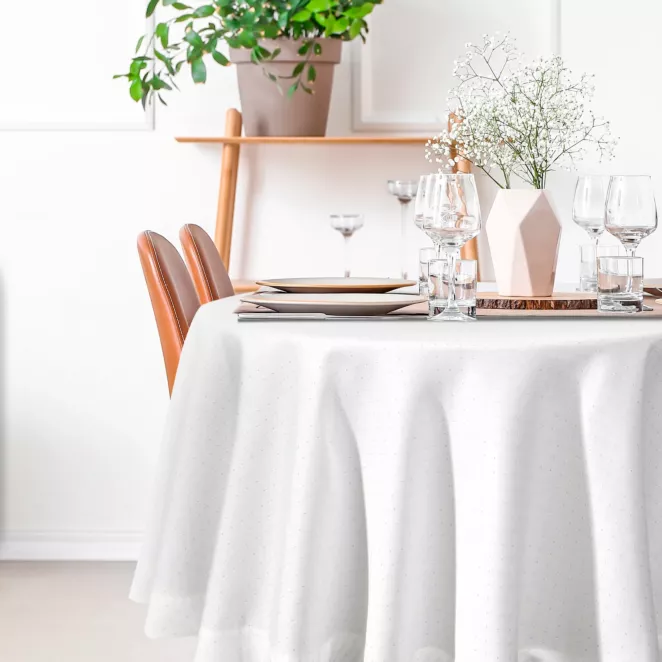 Obrus okrągły biały średnica 150 cm ELLEN zdobiony srebrną błyszczącą nicią z elegancką listwą