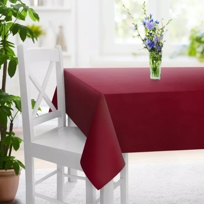 Obrus szyty bordowy z miękkiej tkaniny welwetowej
