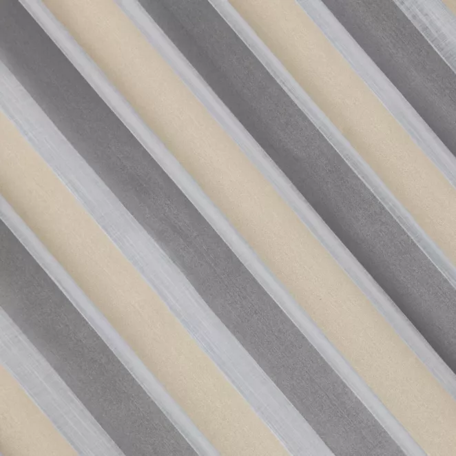 E40/3 Firana szyta na taśmie 5 cm naturalno srebrna z matowej etaminy w połyskujące pionowe pasy, wykończona obciążnikiem