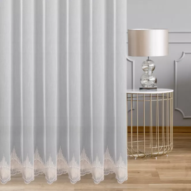 Firana szyta na taśmie 5 cm naturalno złota z matowej tkaniny ADEN ozdobionej haftem i perełkami Italissima Eva Minge