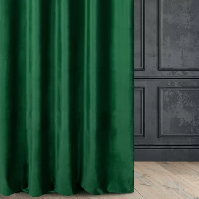 Zasłona szyta na taśmie 5 cm zielono butelkowo zielona z miękkiej półmatowej tkaniny welwetowej