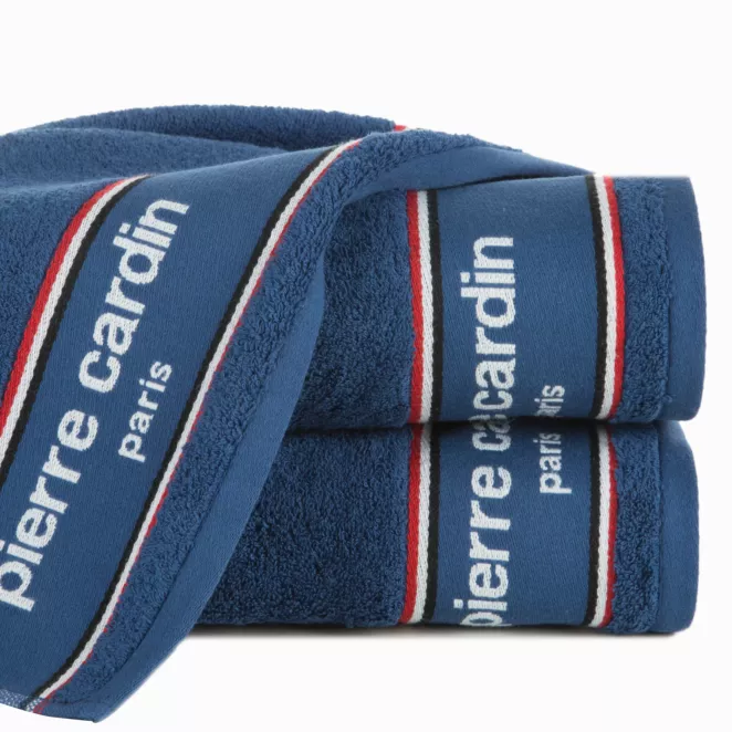 Ręcznik kąpielowy 70X140 cm bawełniany kolor granatowy  z żakardową bordiurą i haftowanym logiem marki Pierre Cardin 450 g/m2 KARLA