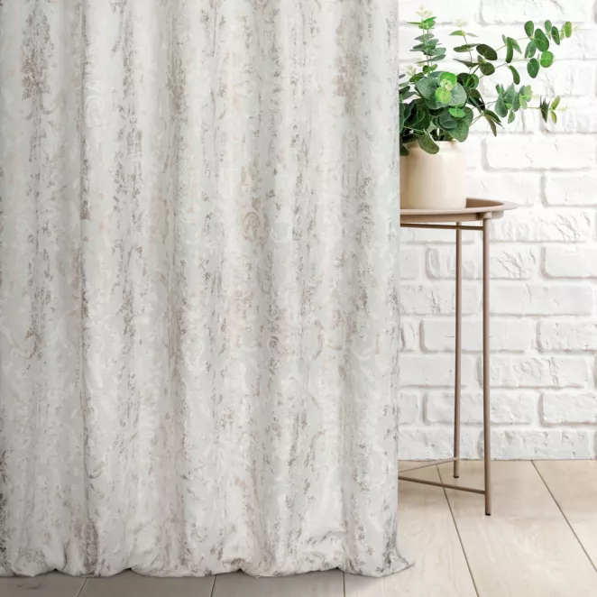 Tkanina zasłonowa gruba, welwetowa, z ornamentowym złocistym wzorem o przecieranej strukturze z kolekcji Pierre Cardin