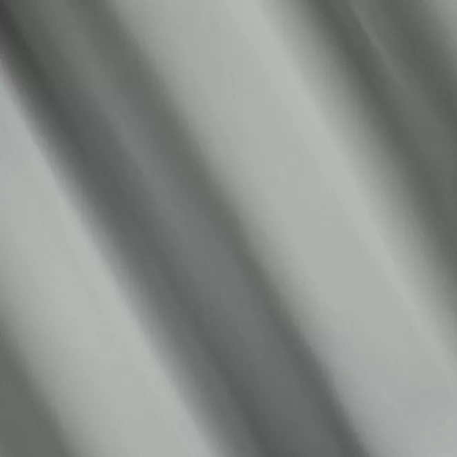 L107/8 Zasłona szyta na taśmie 5 cm srebrna z gładkiej tkaniny zaciemniającej typu dimout