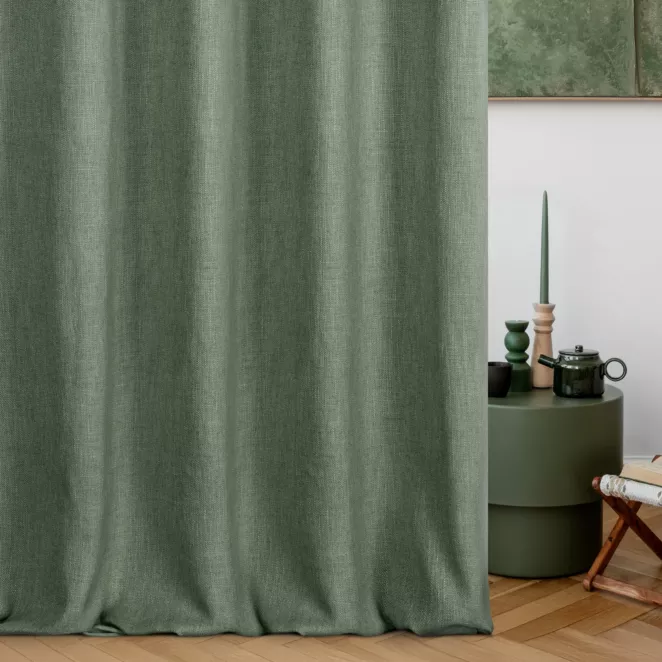 Zasłona szyta na przelotkach miętowa o naturalnym charakterze, z widocznym, ozdobnym splotem