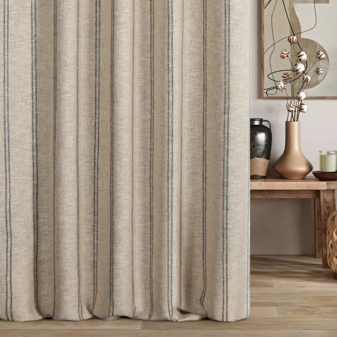 Zasłona szyta na taśmie 5 cm beżowo stalowa z tkaniny z dodatkiem lnu zdobionej pasami