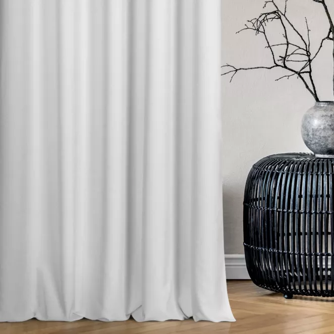 Zasłona szyta na taśmie 8 cm biała z miękkiej tkaniny o welurowej strukturze