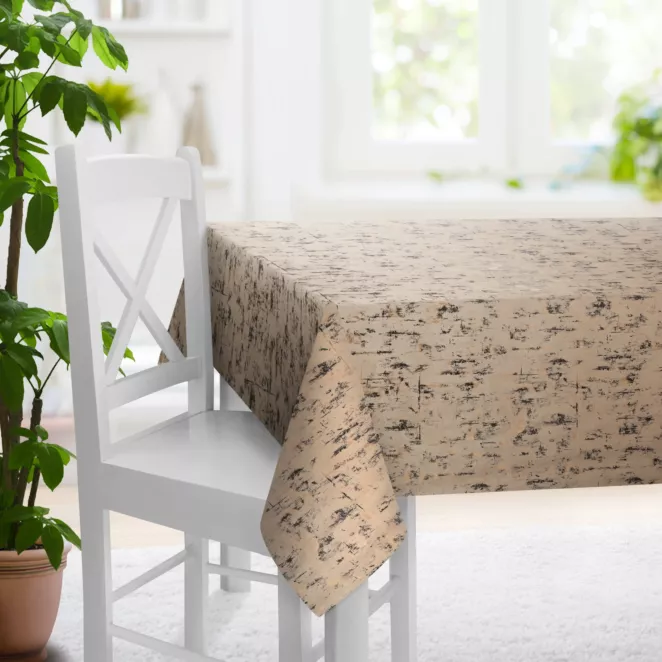 Obrus szyty beżowo złocisty z tkaniny welwetowej zdobionej połyskującym drukiem