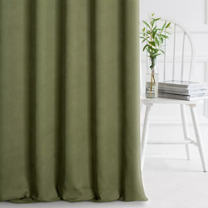 Zasłona szyta na taśmie 5 cm DORA - HIT jasnozielona z miękkiej tkaniny o welurowej strukturze