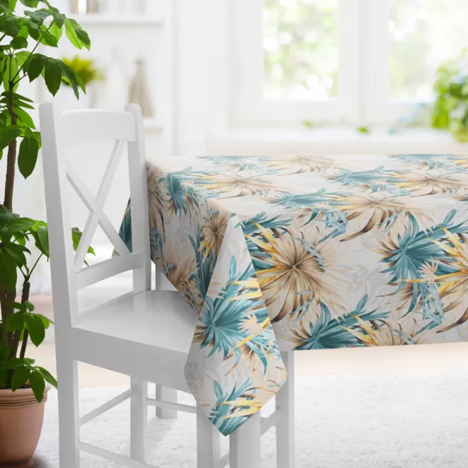 Obrus szyty beżowo niebieski z miękkiej tkaniny typu blackout drukowanej w egzotyczne liście