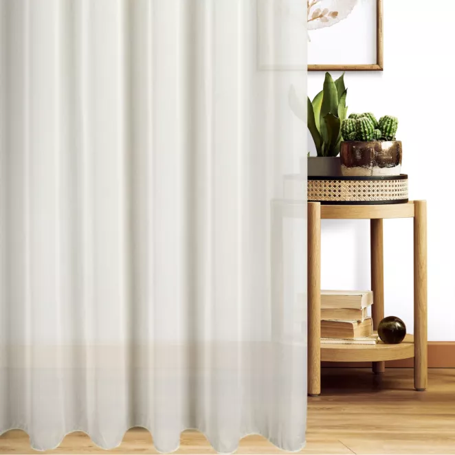 Firana szyta na taśmie 5 cm kremowa z delikatnej matowej tkaniny, wykończonej obciążnikiem
