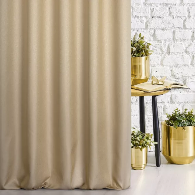 Zasłona szyta na taśmie 5 cm ciemnobeżowa z tkaniny z dodatkiem połyskującej nici, z widocznym ozdobnym splotem