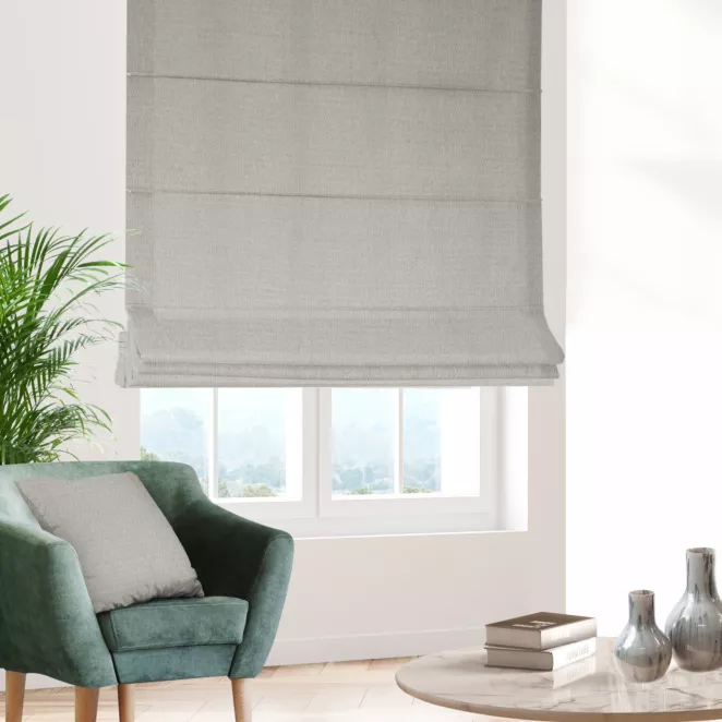 Roleta rzymska beżowa z tkaniny o naturalnym splocie z efektem melanżu