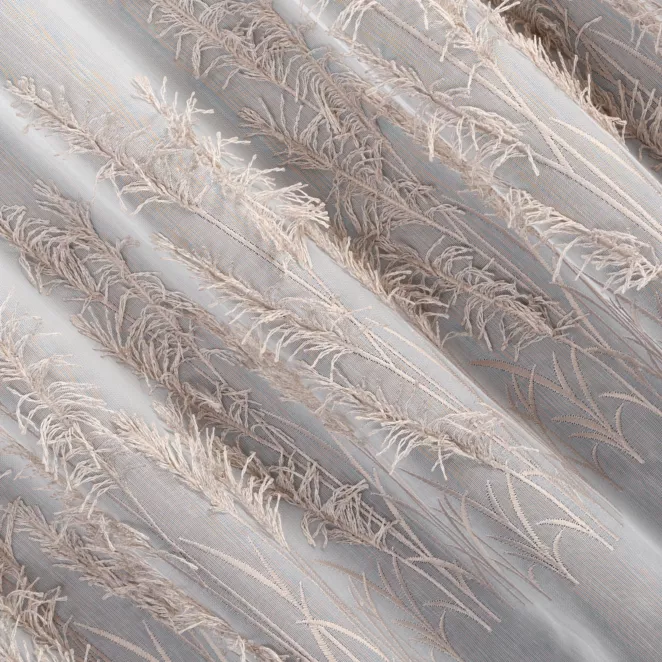 L191/1 Firana szyta na taśmie 5 cm biała z tkaniny z efektem deszczyku, zdobionej roślinnym, frędzlowym haftem