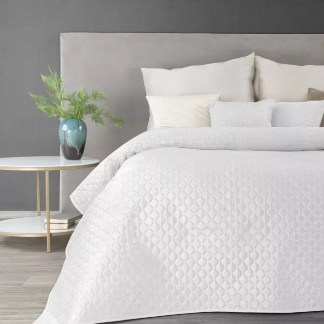 Narzuta welwetowa biała 200x220 cm pikowana w geometryczny wzór metodą hot press DIMON
