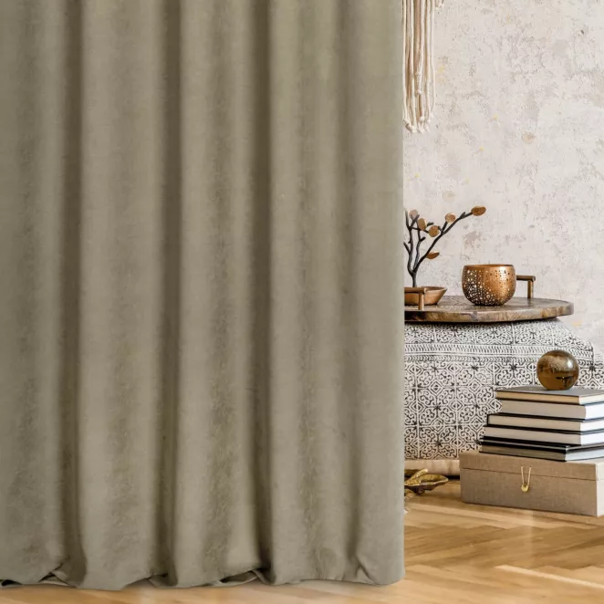 Zasłona szyta na taśmie 5 cm ADESSA brązowa z miękkiej tkaniny o welurowej strukturze