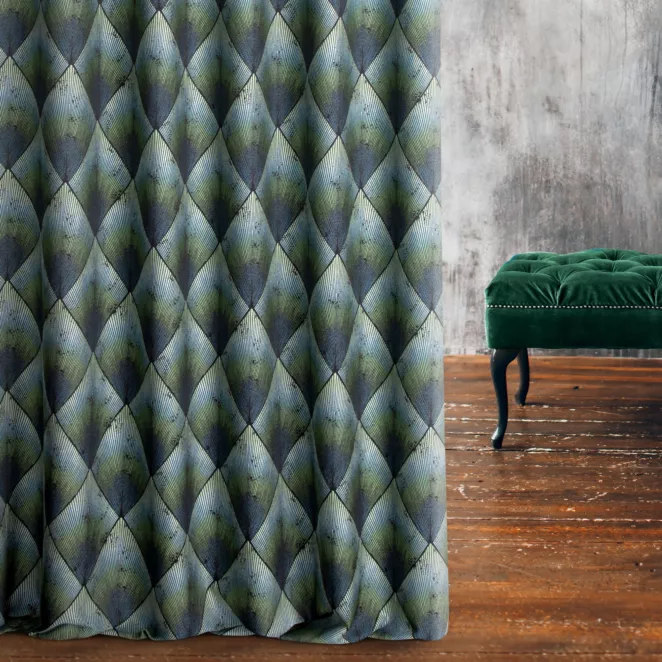 Zasłona szyta na flexach czarno turkusowa z tkaniny w elegancki geometryczny wzór z błyszczącą nicią