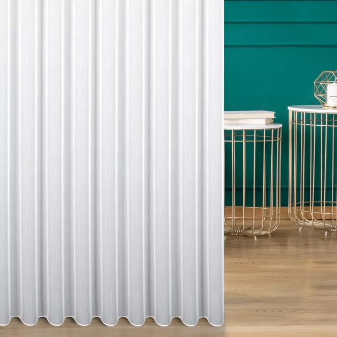 Firana szyta na taśmie 5 cm biała z miękkiej półprzezroczystej tkaniny z efektem deszczyku, wykończona obciążnikiem