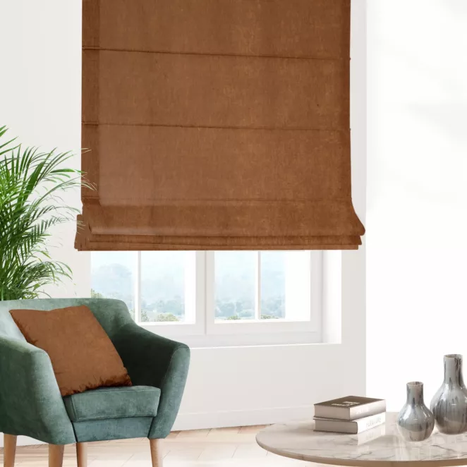 Roleta rzymska miodowa z miękkiej tkaniny szenilowej typu dimout o naturalnym splocie