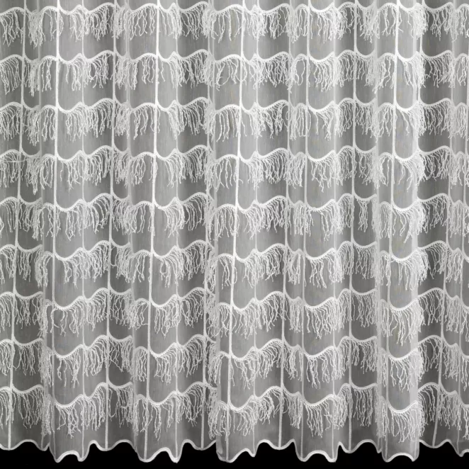 H238/2 Firana szyta na taśmie 5 cm kremowa z delikatnej tkaniny typu aden zdobiona asymetrycznym frędzlowym haftem