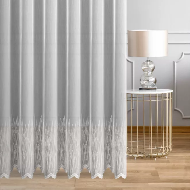 Firana szyta na taśmie 5 cm biała z matowej tkaniny typu ADEN z efektem deszczyku, zdobionej dołem fantazyjnym haftem