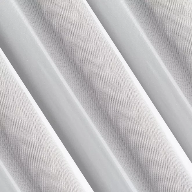 L64/1 Firana szyta na taśmie 5 cm SAMANTHA biała z półprzezroczystej tkaniny o perłowym połysku, wykończona obciążnikiem