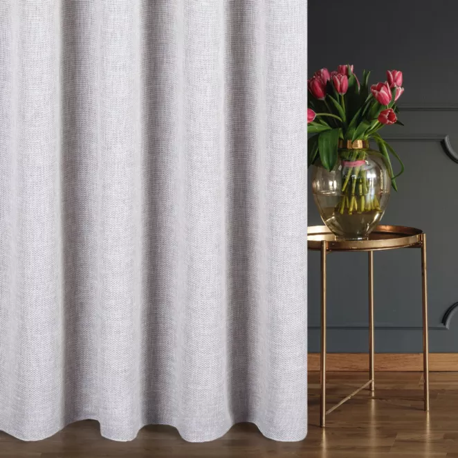 Zasłona szyta na taśmie 5 cm CASSIA srebrna z miękkiej tkaniny o regularnym, luznym splocie, wykończona obciążnikiem