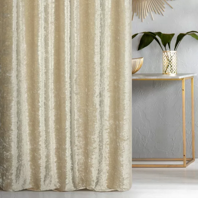 Zasłona szyta na taśmie 5 cm kremowa z miękkiej tkaniny welwetowej z efektem kreszowania