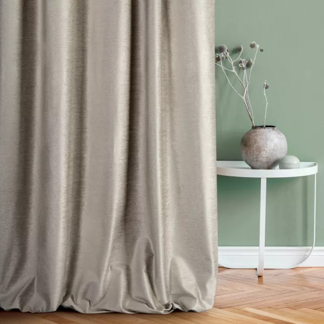 Zasłona szyta na taśmie 5 cm TEXTURE 2 oliwkowo srebrna z miękkiej tkaniny szenilowej z błyszczącym nadrukiem